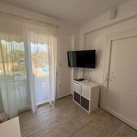 Private Danai 14 4 아파트 Ofrínion