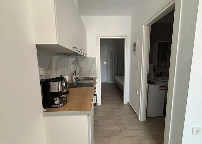 Private Danai 14 4 *